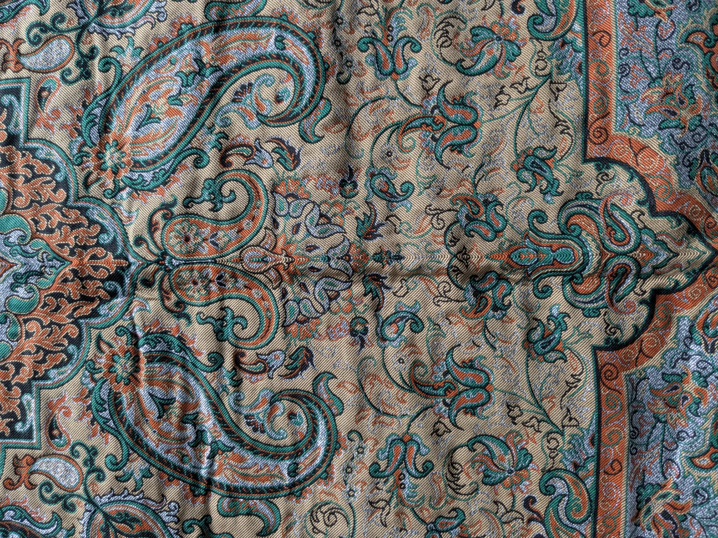 Paisley Print reflective table top - photo 4