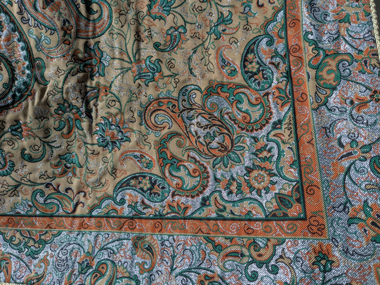 Paisley Print reflective table top - photo 5