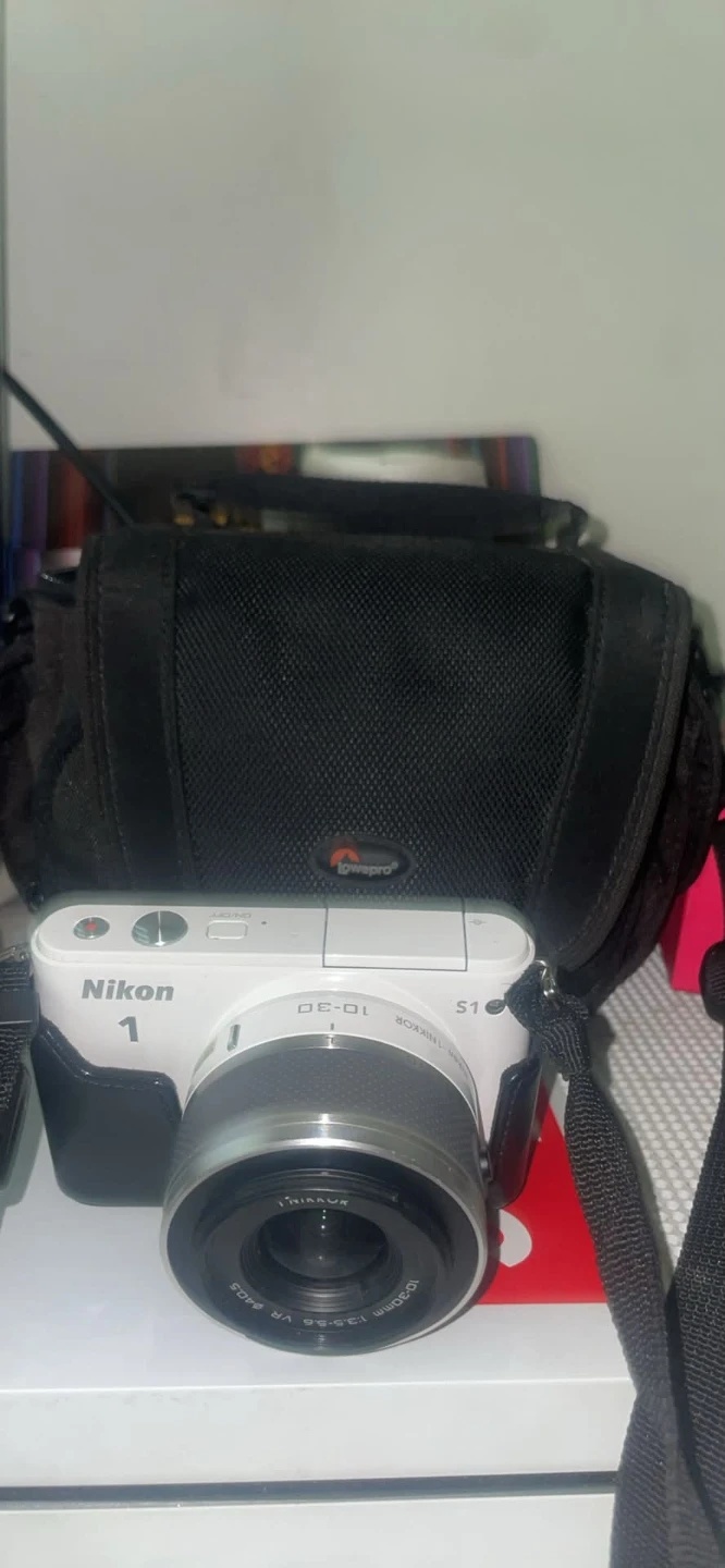 Nikon 1 S1 White Digital Camera with Case