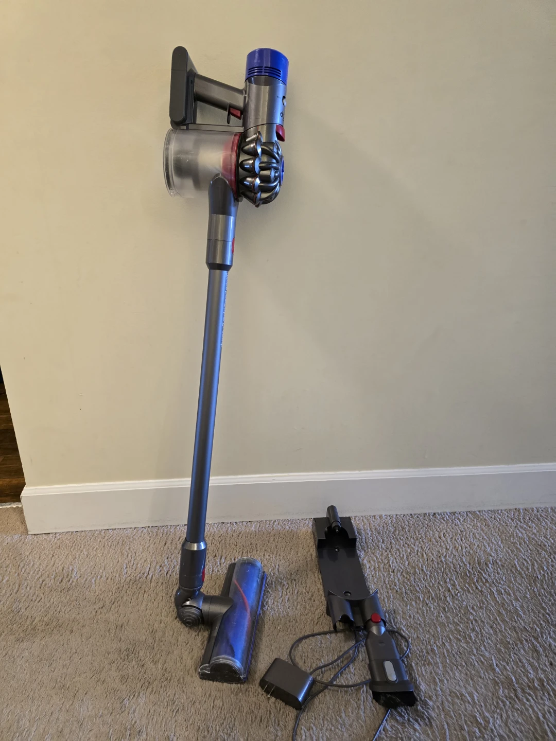 Dyson V7 vacuum - photo 2