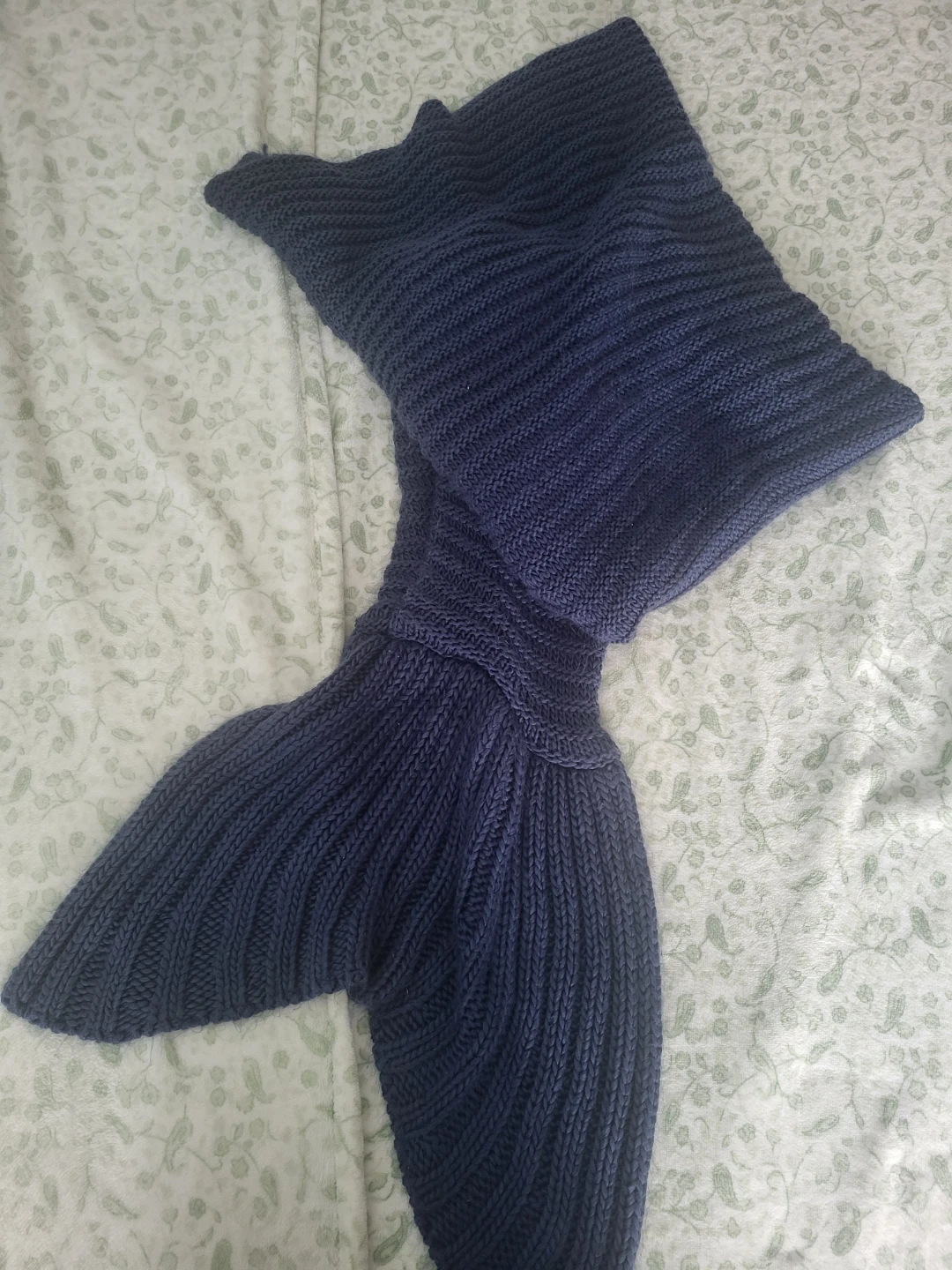 Knitted Mermaid Tail Blanket - photo 2