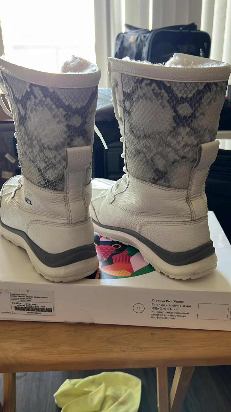 BARGAIN SALE OPEN BOX: UGG Women's Winter Boots Snakeskin - photo 2
