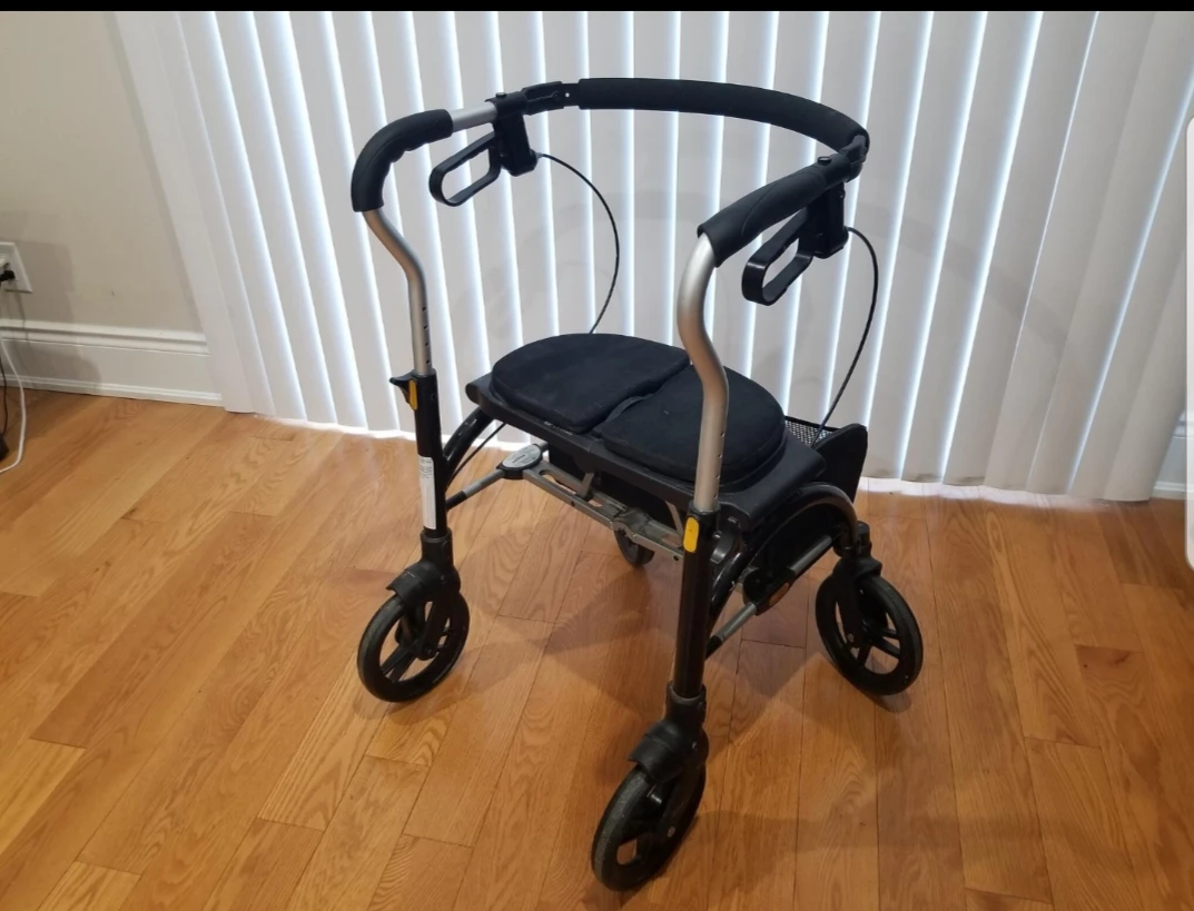 4 WHEELED WALKER FOLDABLE WITH BRAKES
