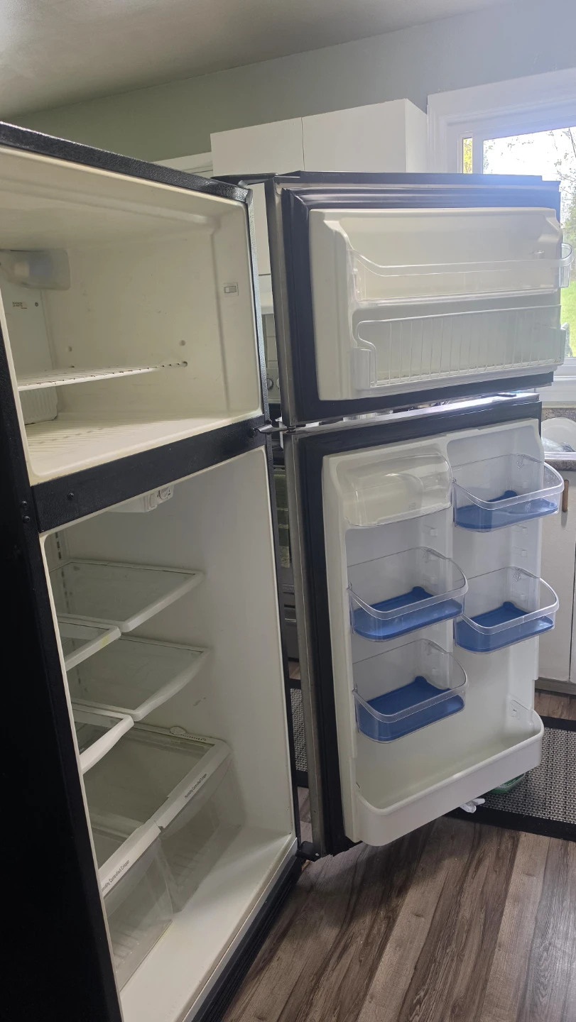 Kenmore Top Freezer Refrigerator - photo 5