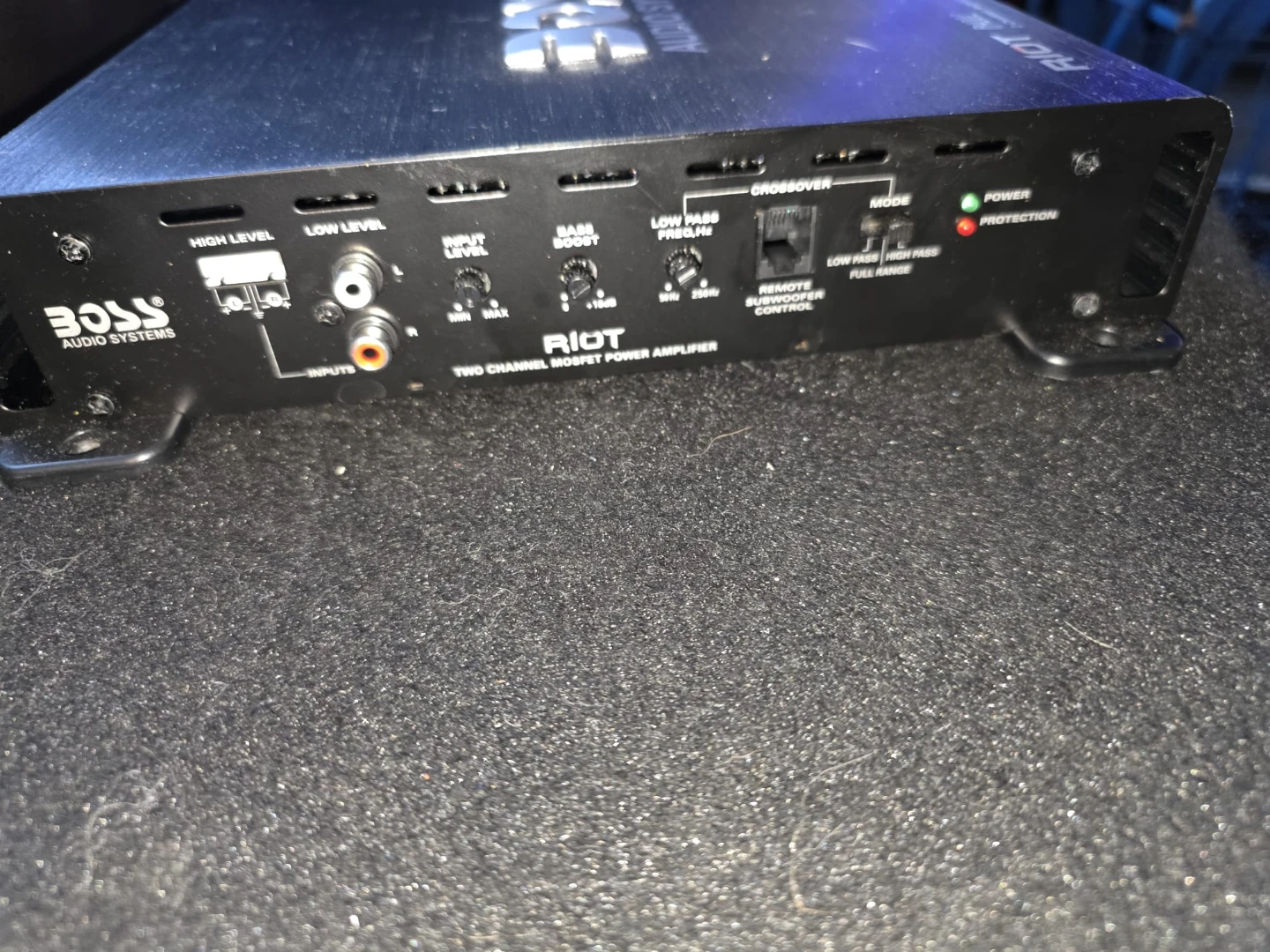 BOSS RIOT R4002 2 Channel MOSFET Power Amplifier - photo 2