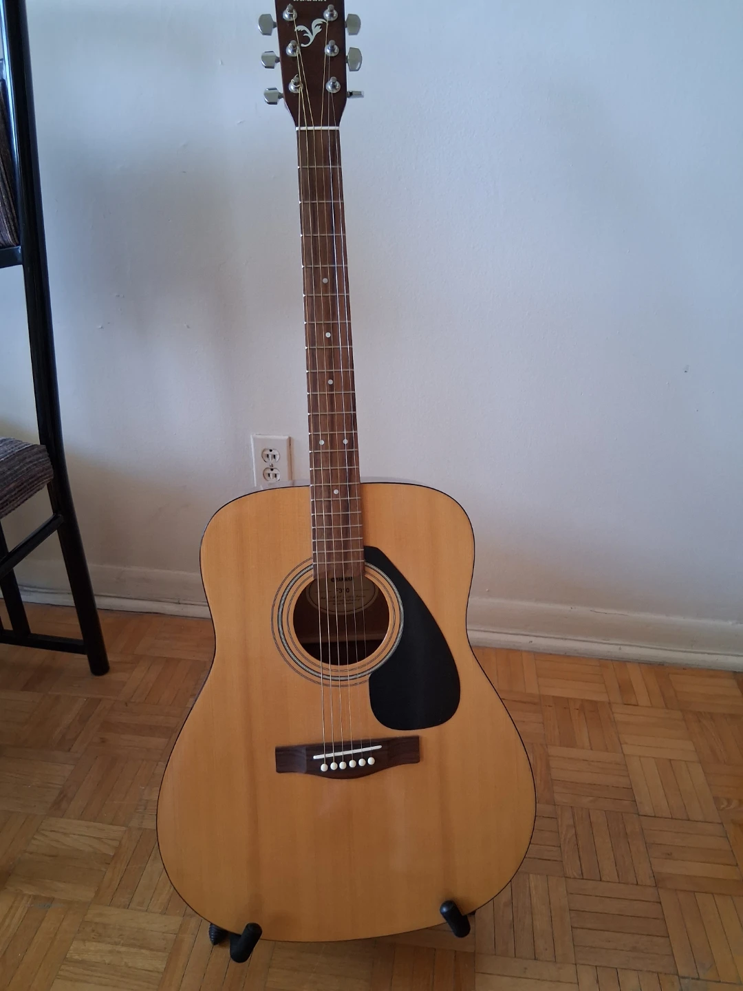Yamaha F310 Acoustic Guitar with Case, Stand