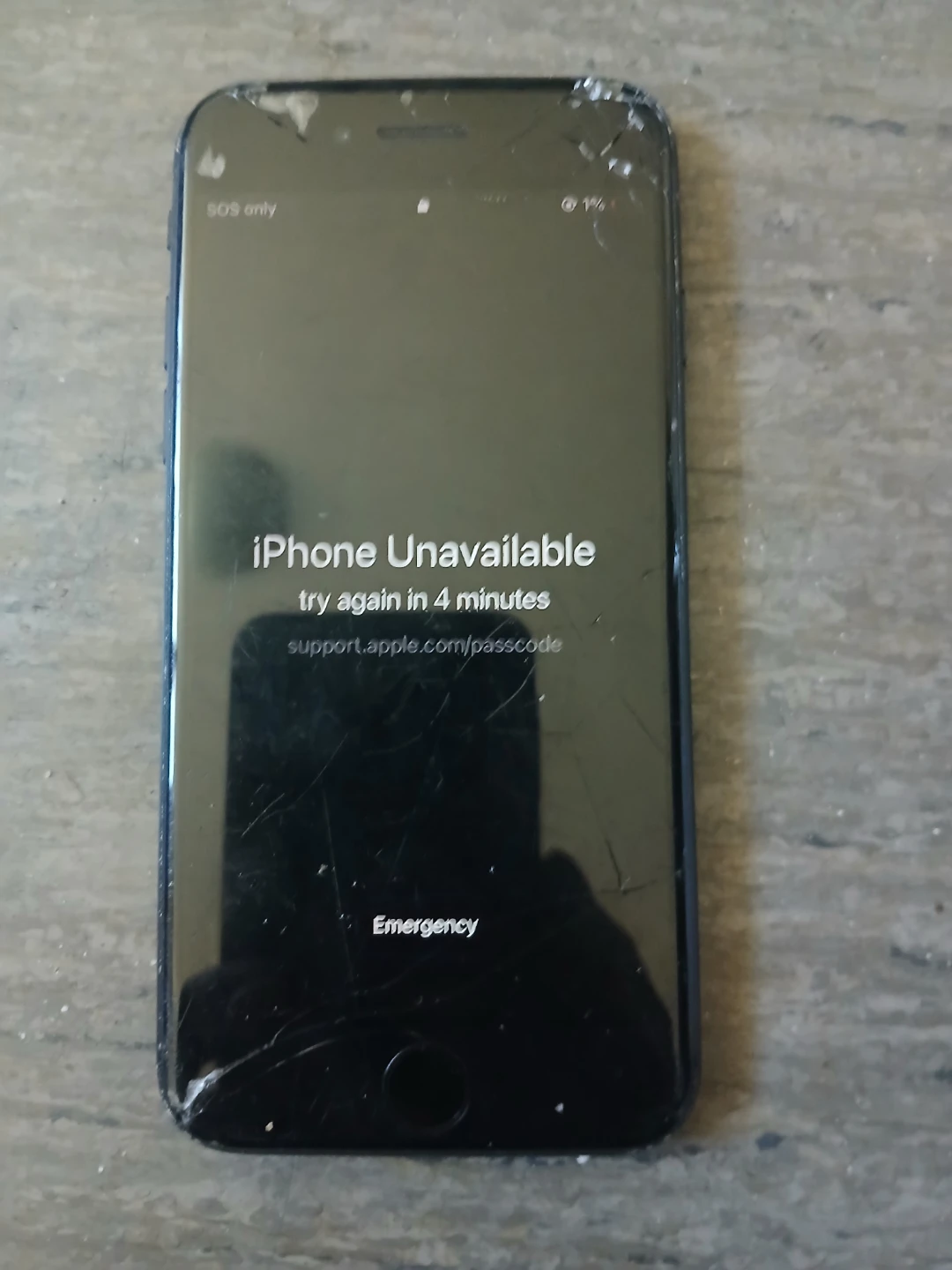 Apple iPhone se 2020- Cracked Screen - photo 2