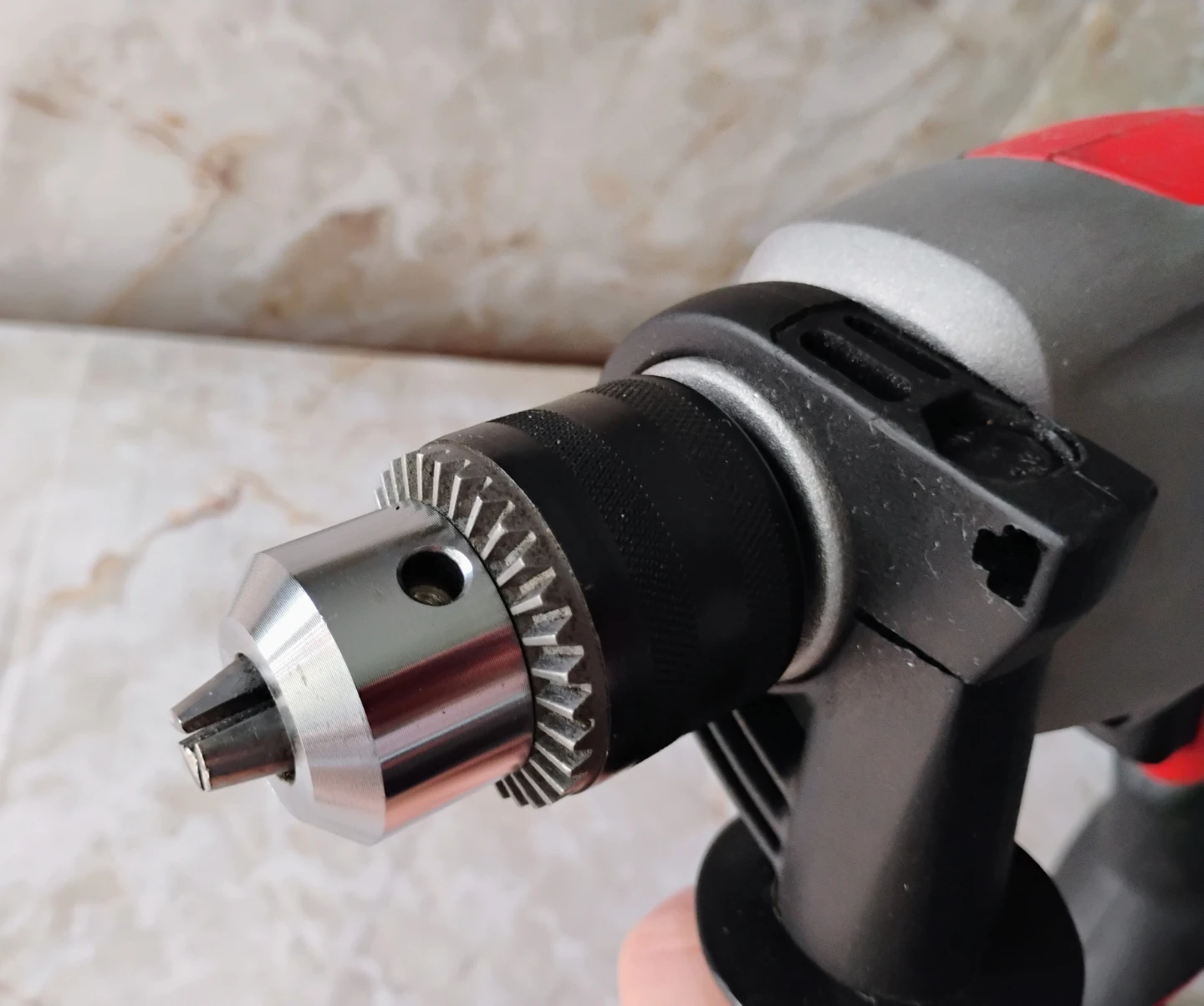 BLACK & DECKER DR501 CORDED 1/2” VSR DRILL / DRIVER - photo 3
