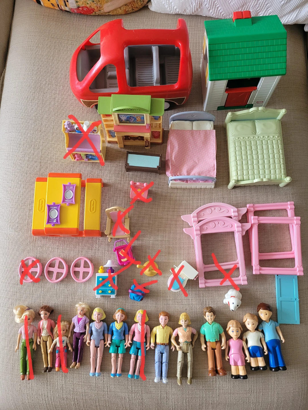 F.-P. loving family, Little Tikes, Playskool Dollhouse