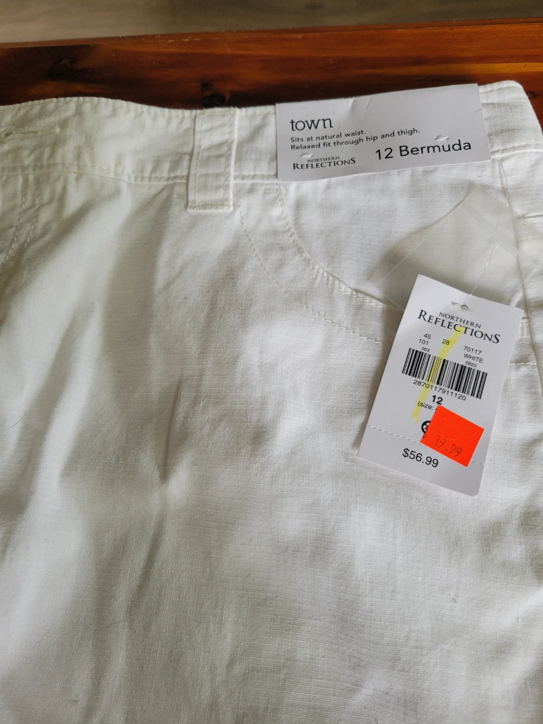 Northern Reflections Women's White Bermuda Shorts Size 12