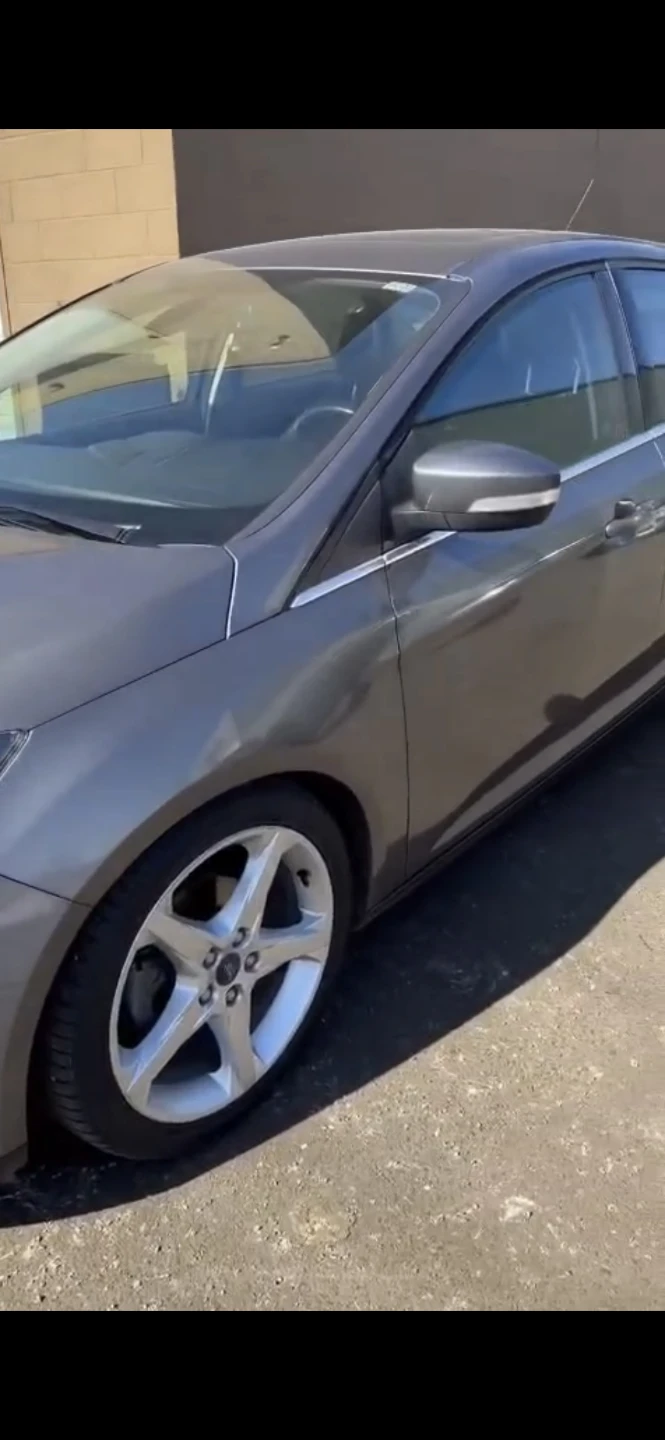 Grey Ford Focus Hatchback 2012 - photo 3
