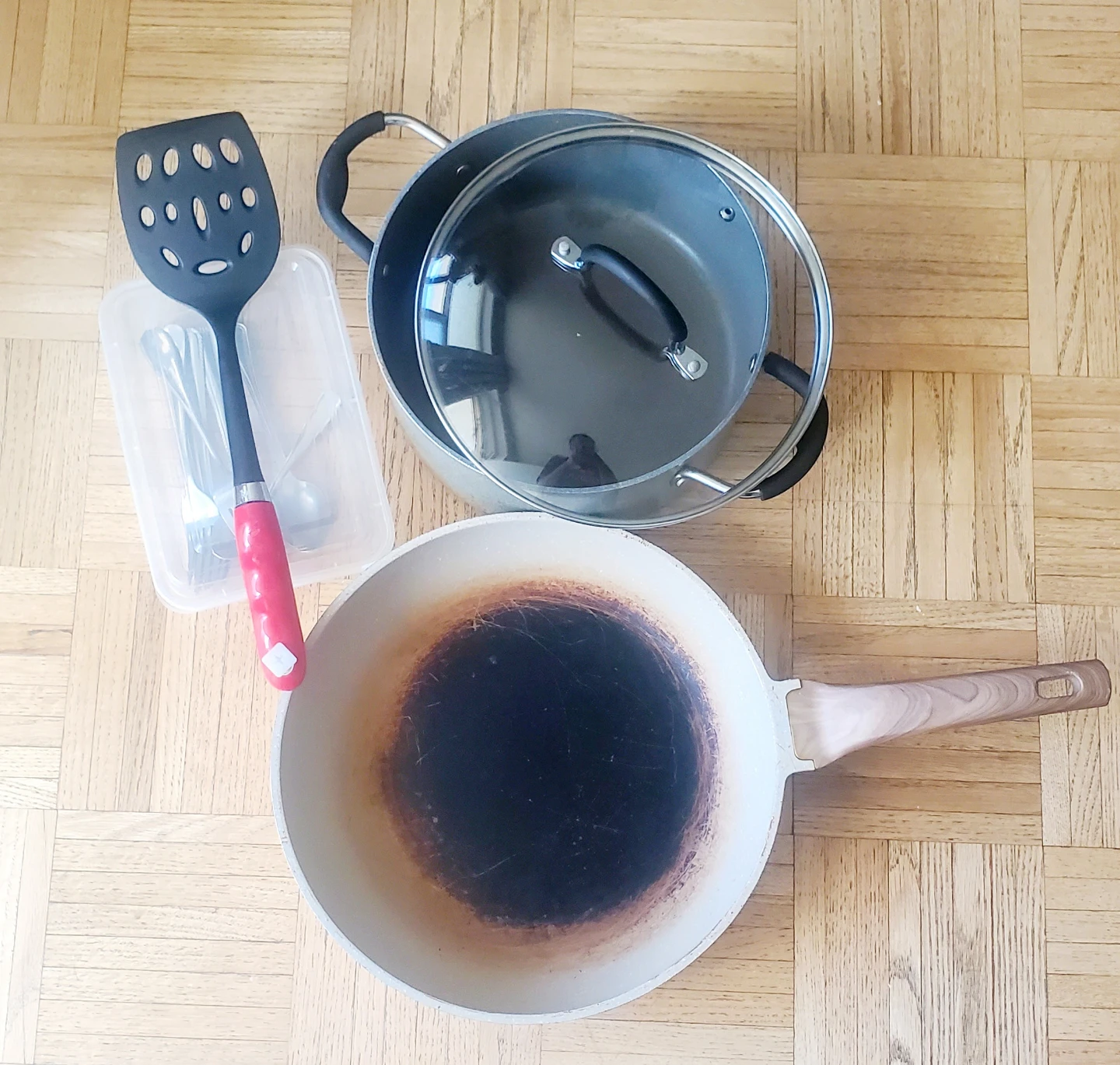 Cookware Set: Pot with Lid and Frying Pan
