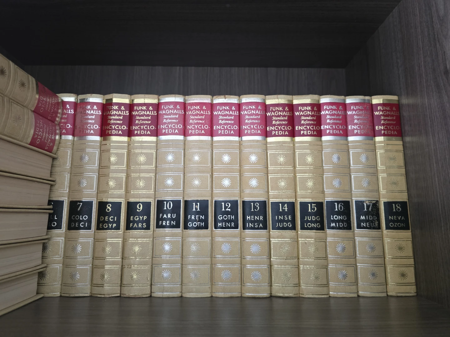 Funk & Wagnalls Standard Reference Encyclopedia Set - photo 2