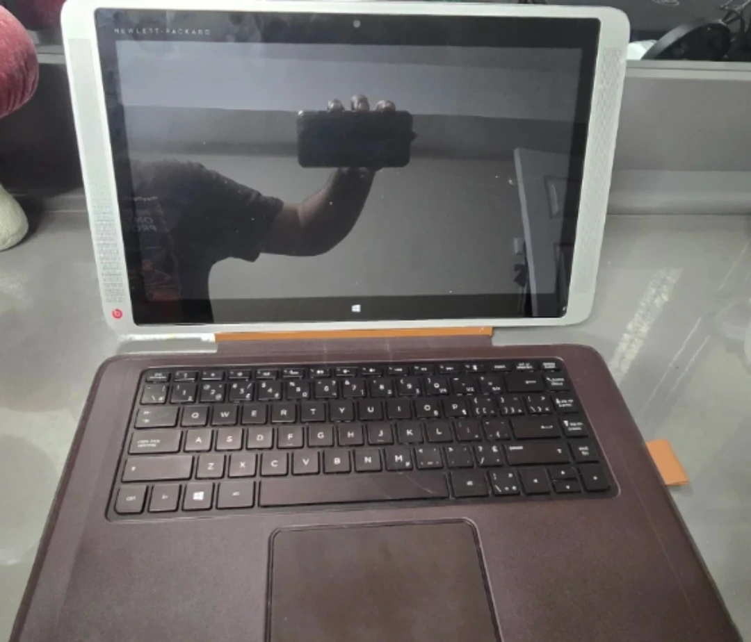 BEST OFFER TAKES IT - HP Detachable Laptop - Nowindows installed - photo 2