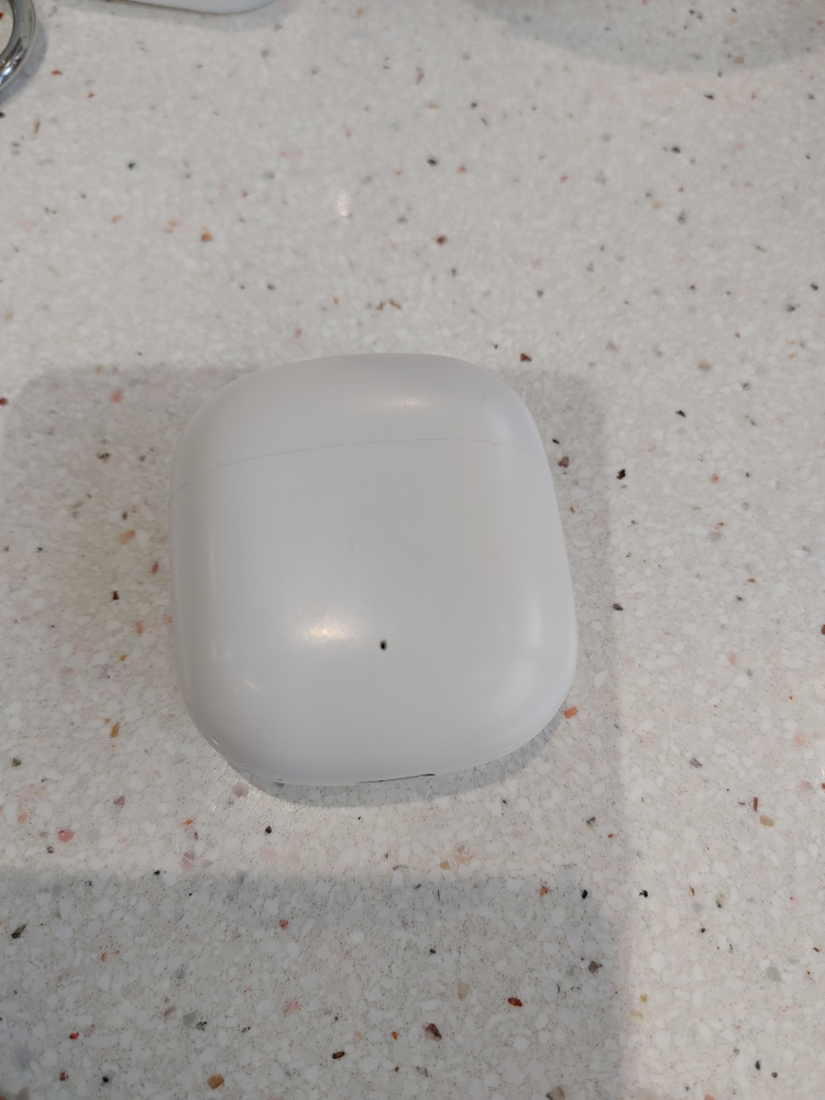 White Charging Case for Wireless Earbuds
