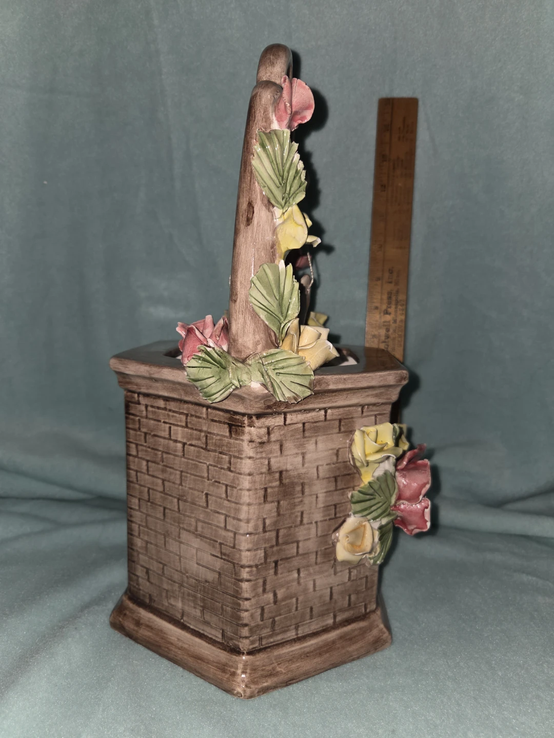 Decorative Ceramic Wishing Well Figurine - photo 5