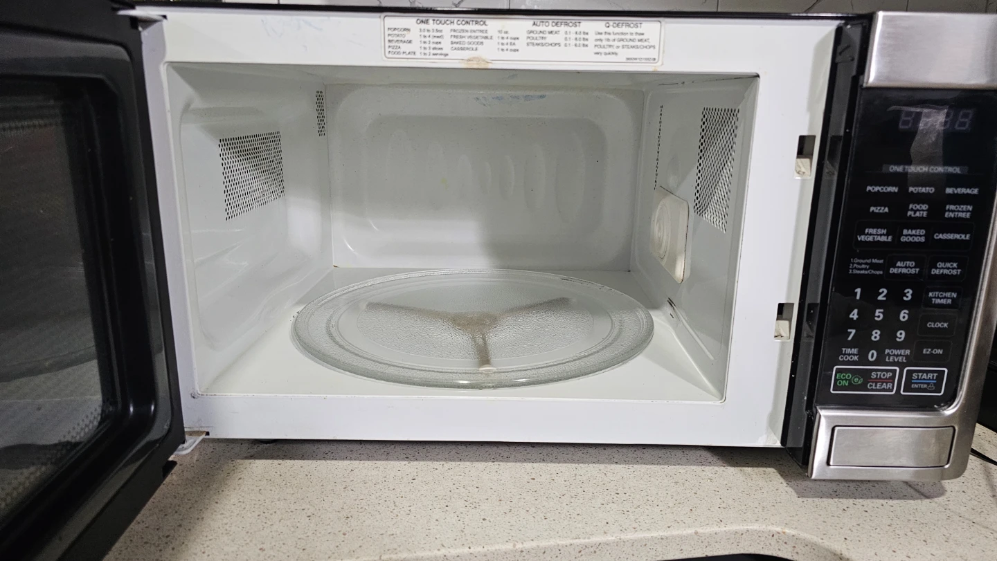 LG Microwave Oven 1.7 cu. ft. - photo 3