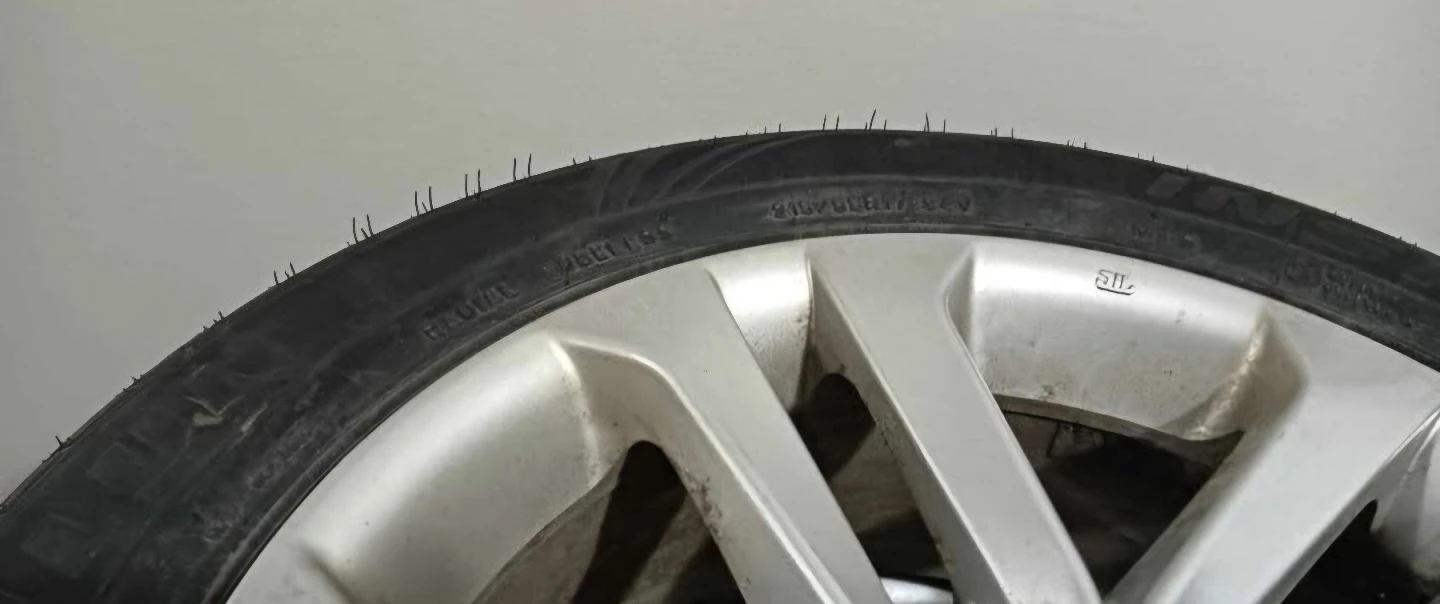 For sale 4 Used OEM Nissan Juke 17 inch alloy | All season tires - photo 2