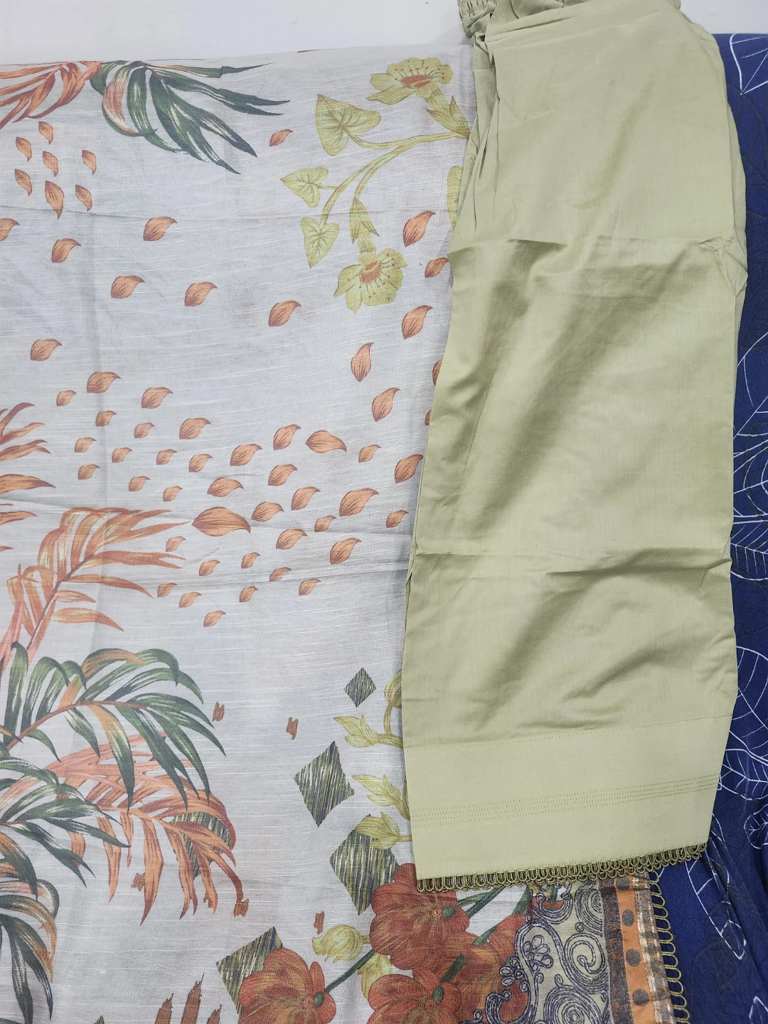 J.embroiderd 3 piece suit - photo 4