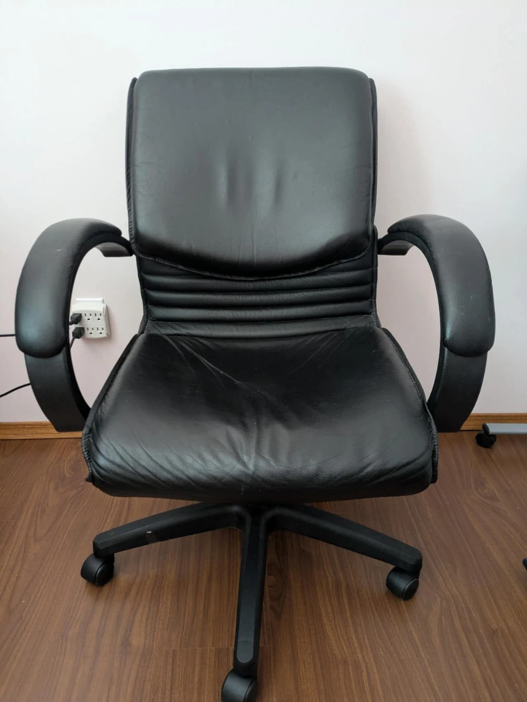 Hank Mid-Back Black Breathable Leather Chair HK02KV