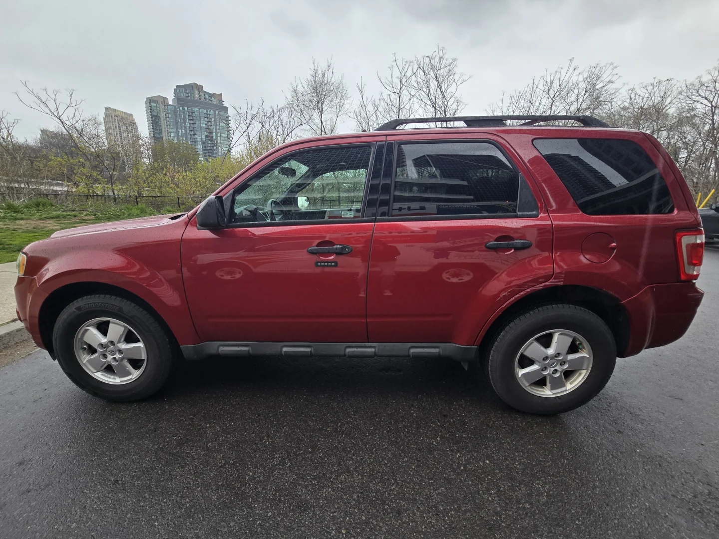 2011 Ford Escape Red - photo 2
