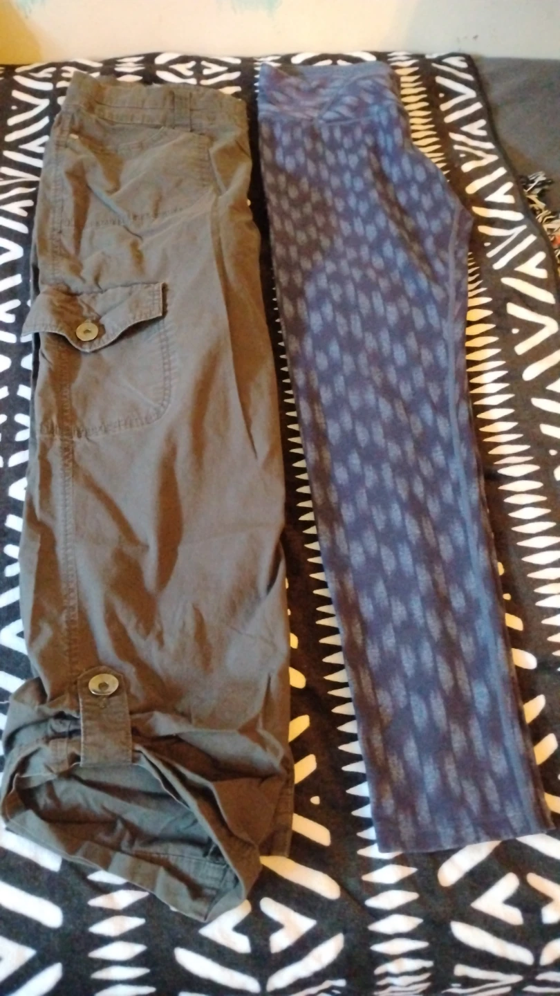 Women's Cargo Pants and Patterned Leggings - photo 2