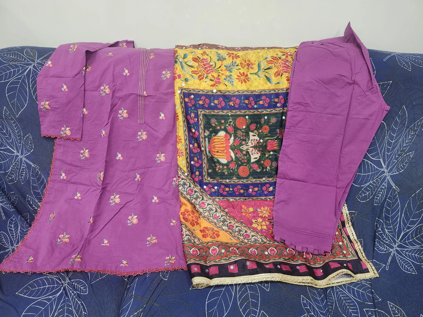 Embroidered Lawn 3-Piece Suit with indian Fancy Duppatta - photo 2