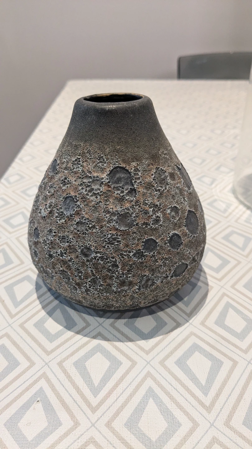 Tibby vase, natural textured and cracked surface, H 12cm