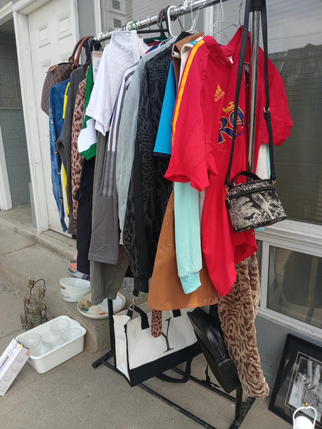 Yard Sale - photo 3