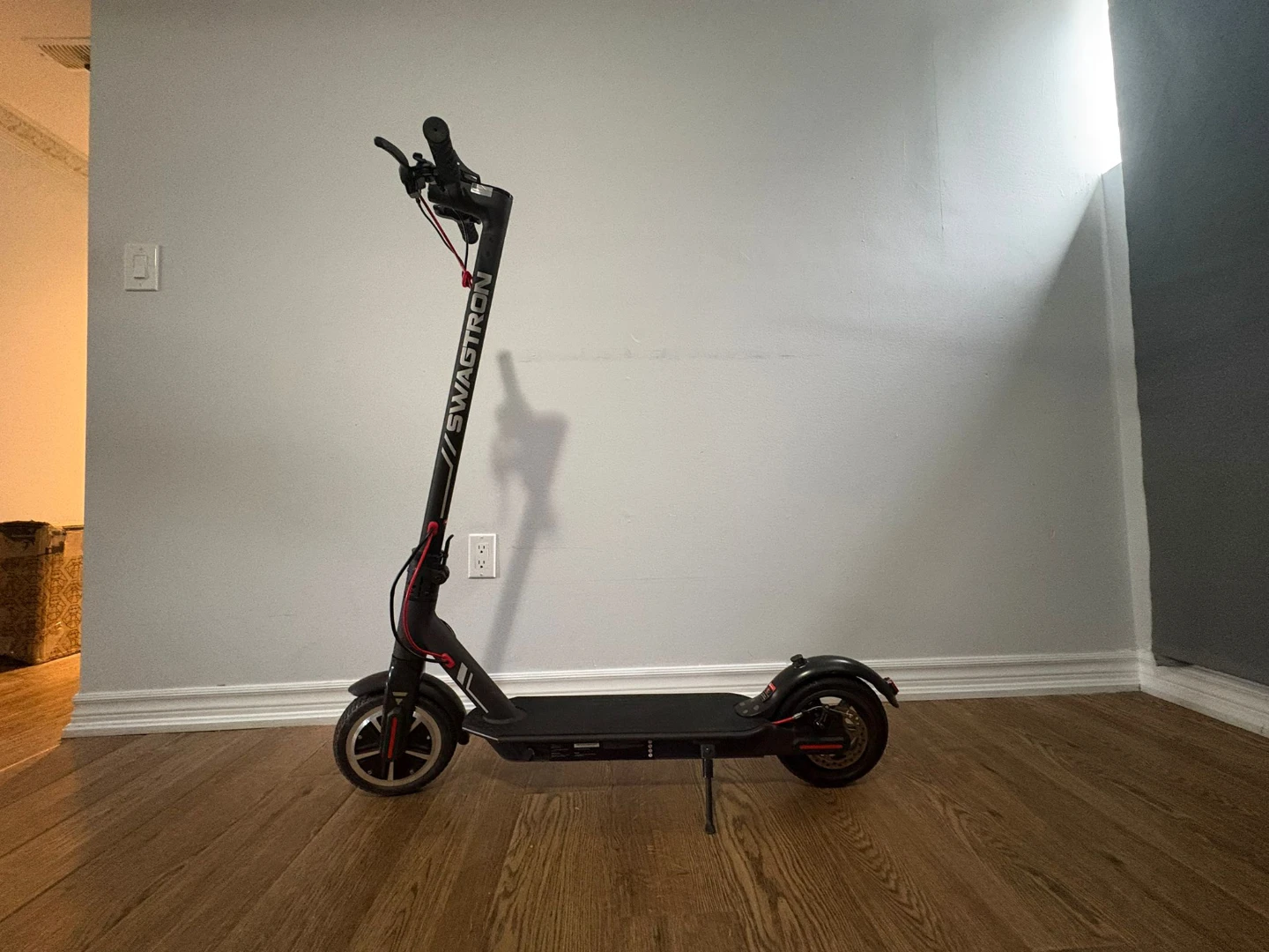 Swagtron Swagger 5 Folding Electric Scooter - photo 2