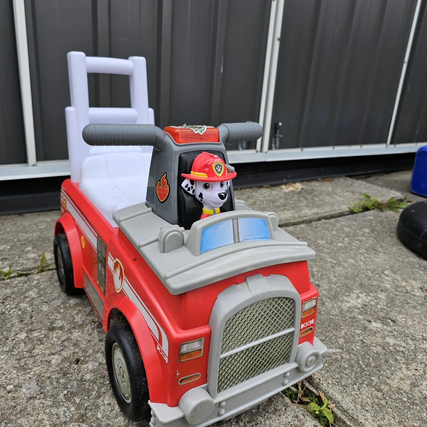 Selling all 3 ride on as a package - photo 3