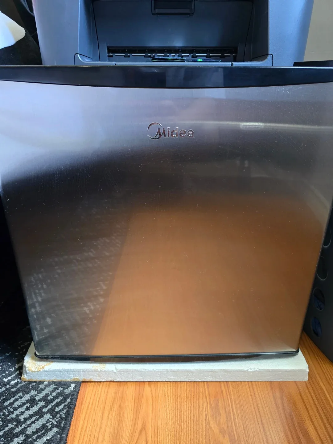 Midea Mini Fridge