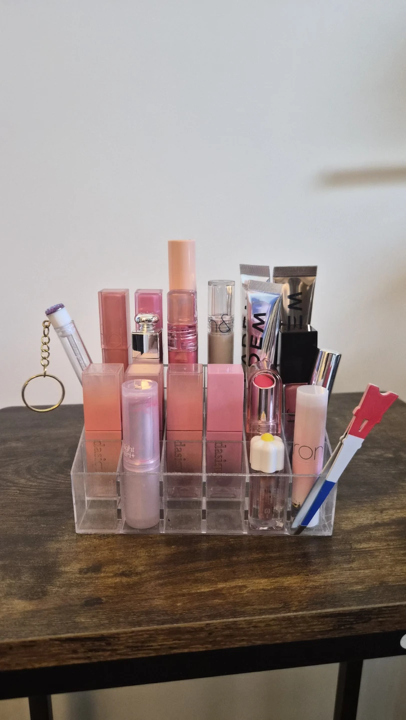 Makeup organization tray