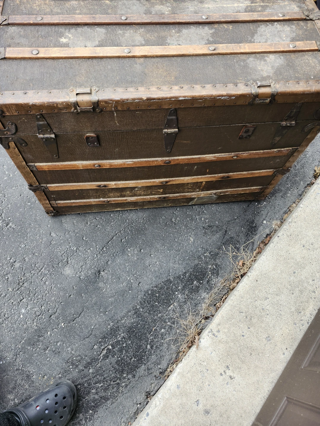 Vintage Steamer Trunk - photo 4