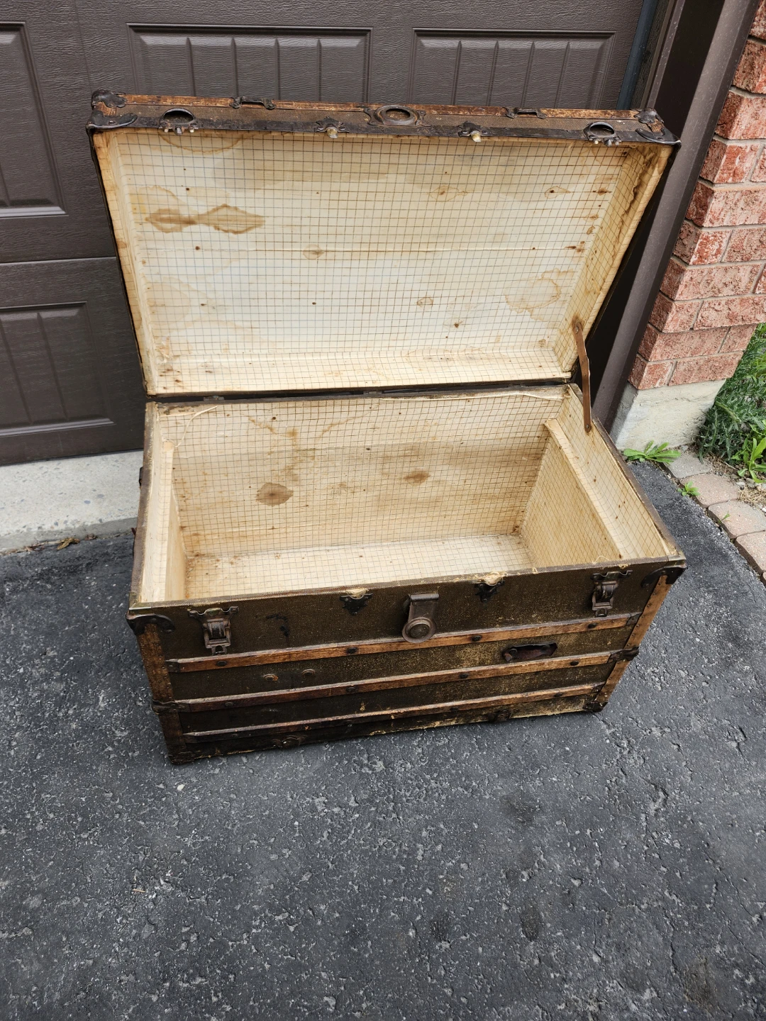 Vintage Steamer Trunk - photo 5