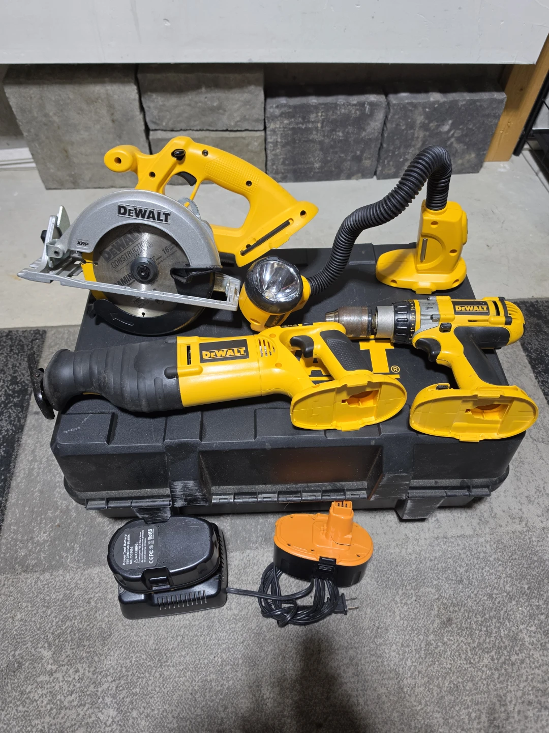 DeWalt Combo Kit ***With 2 Batteries & Charger***