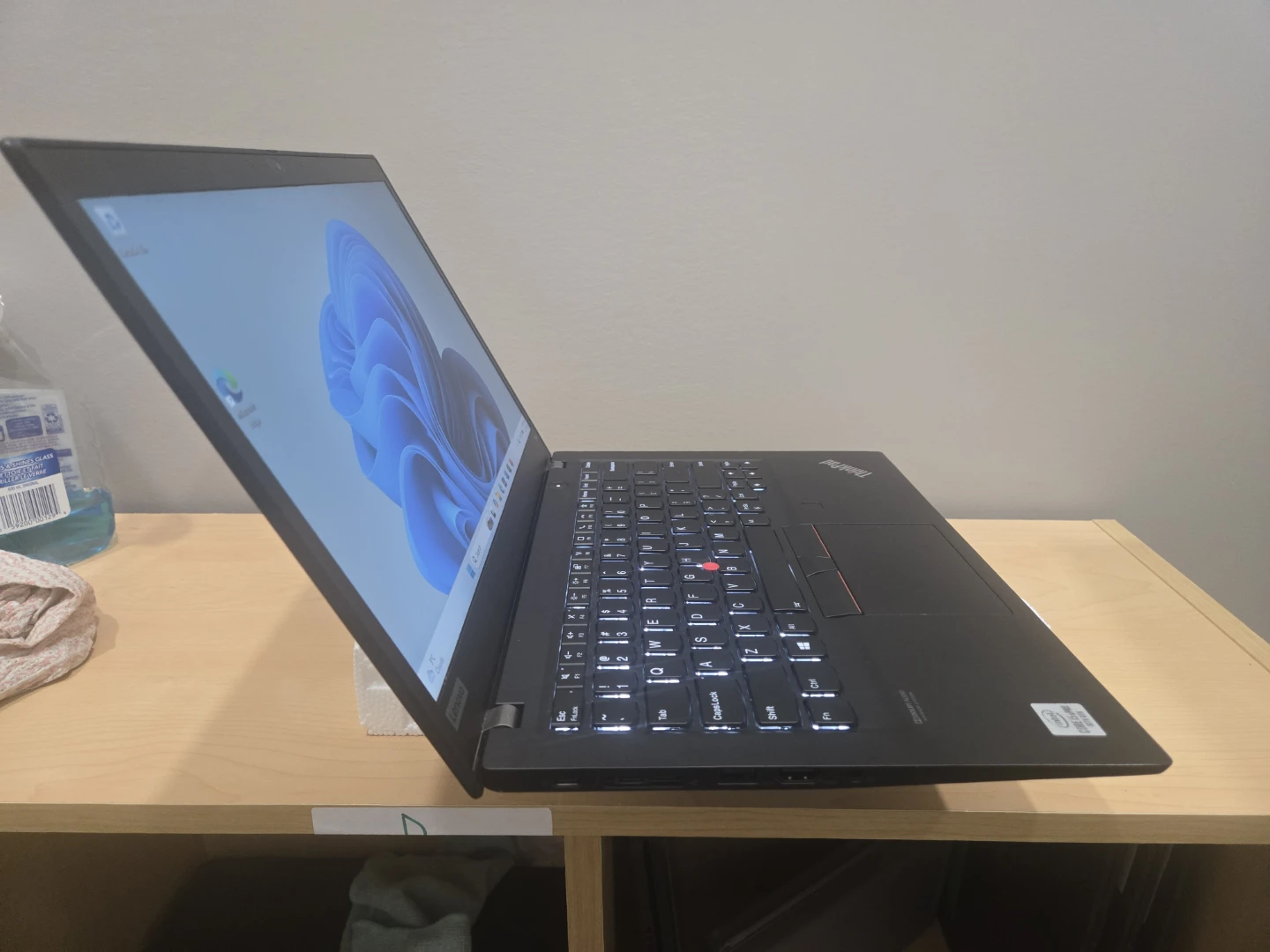 Lenovo ThinkPad T14s Laptop - photo 3