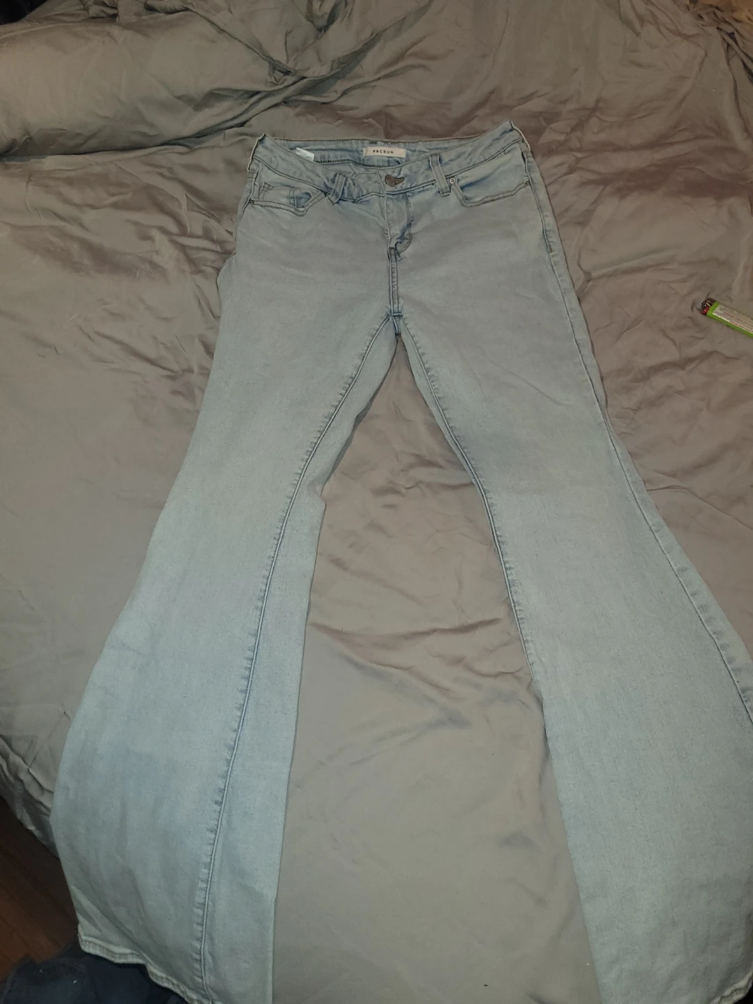 PacSun Light Wash Low Rise Flare Jeans - Size 28