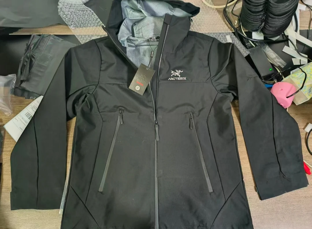 Arc’teryx Windbreaker Jacket – Lightweight Shell – Brand New