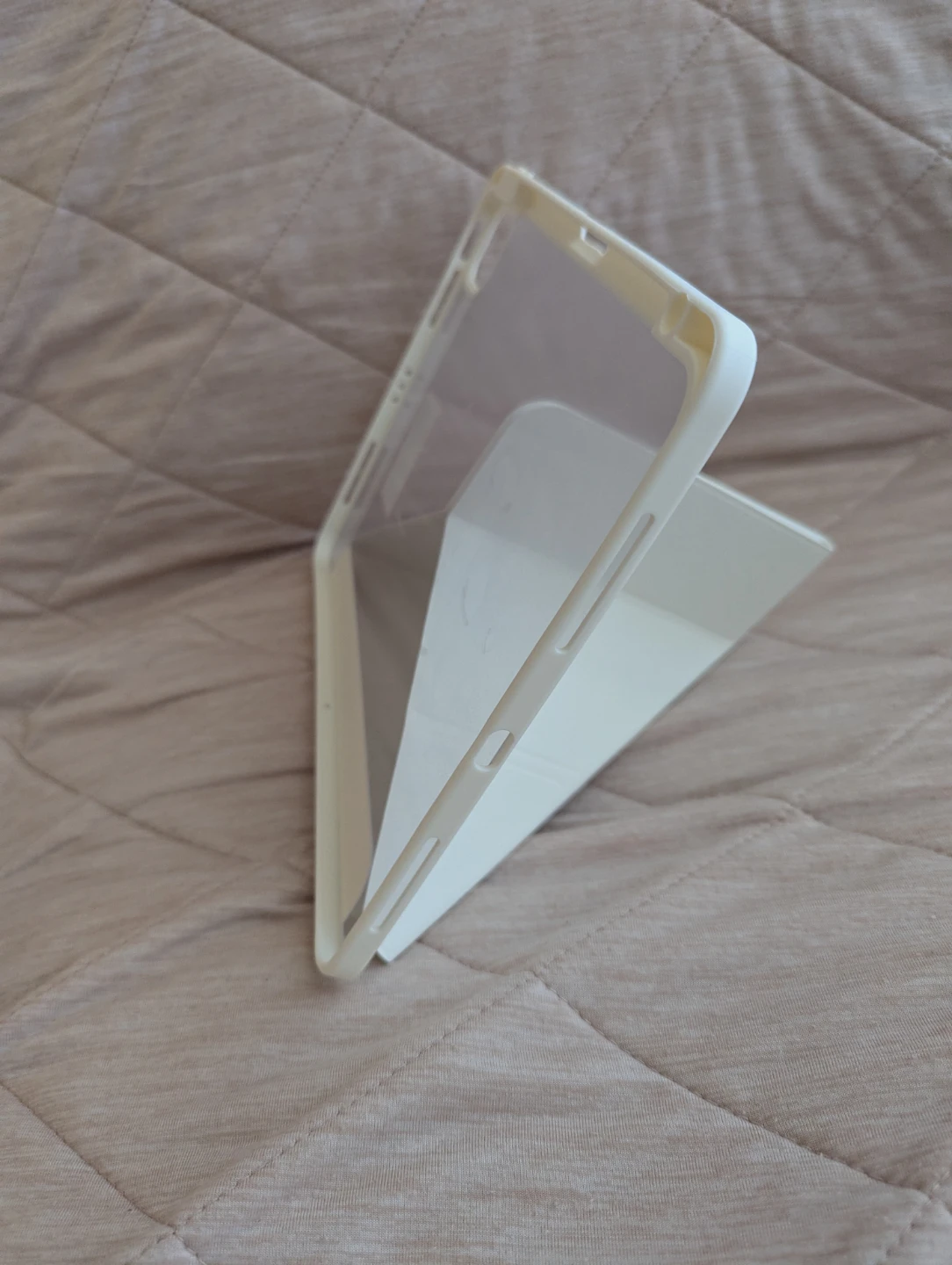 White iPad Air 11 Case - photo 3