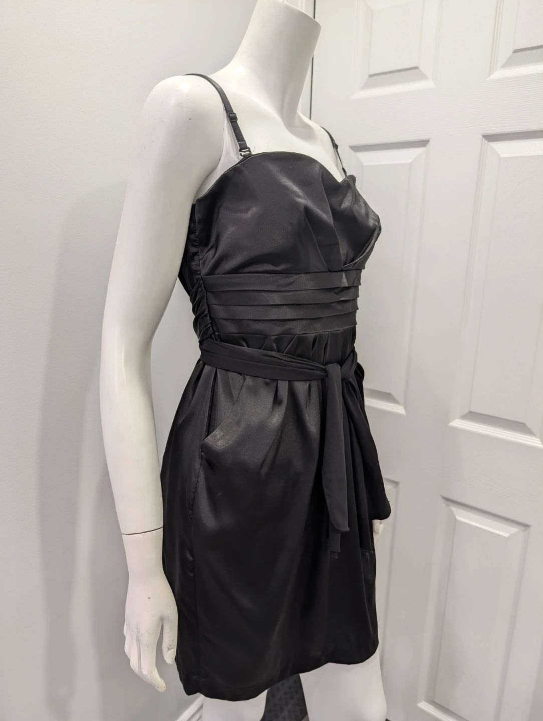 EUC - Women's Black Le Chateau Dress Size M (8-10) - photo 2