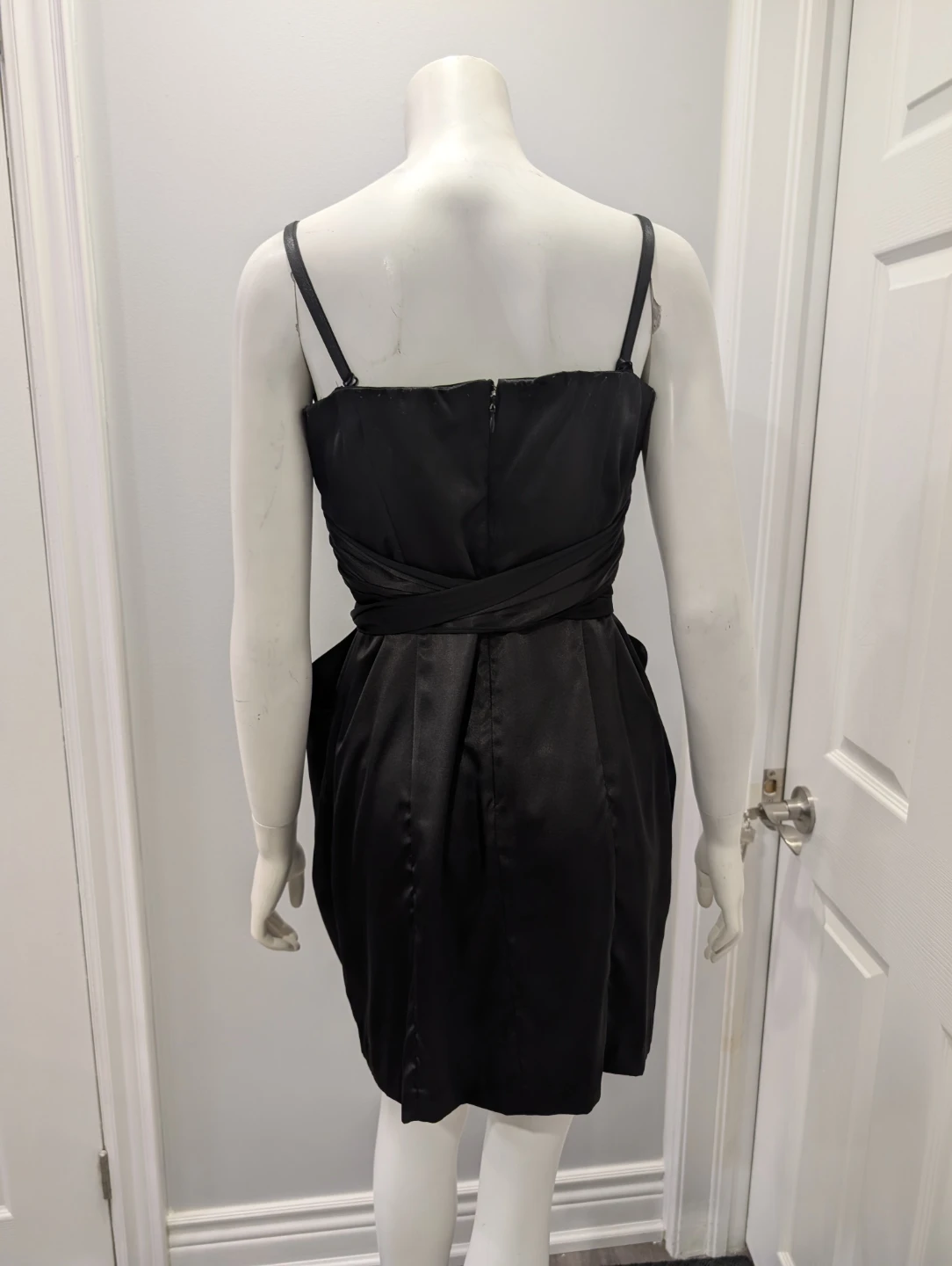 EUC - Women's Black Le Chateau Dress Size M (8-10) - photo 4