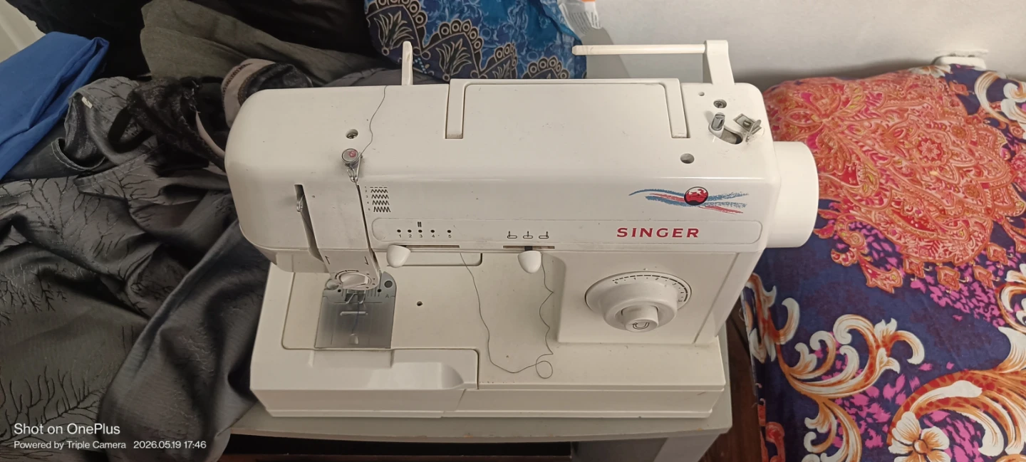 Sewing machine - photo 2