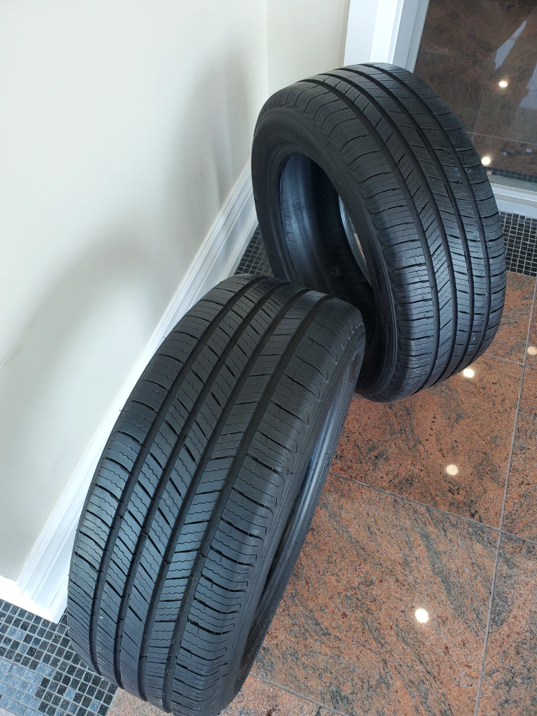 205/55R/16 Michelin Defender Tires - photo 4