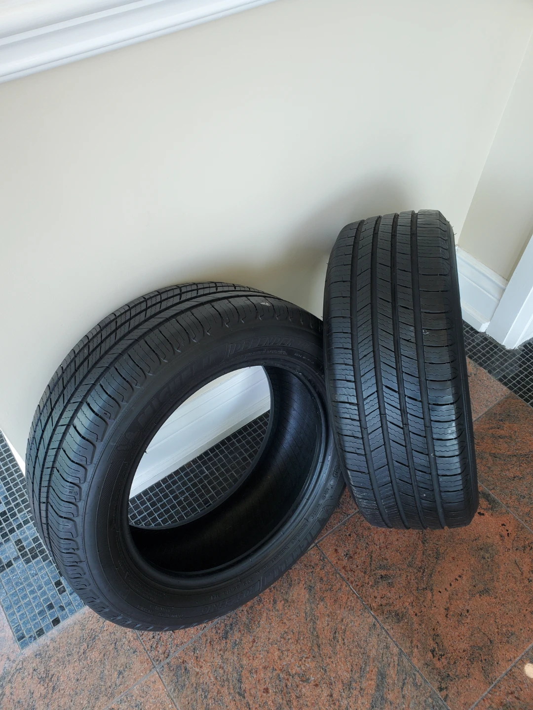 205/55R/16 Michelin Defender Tires - photo 2