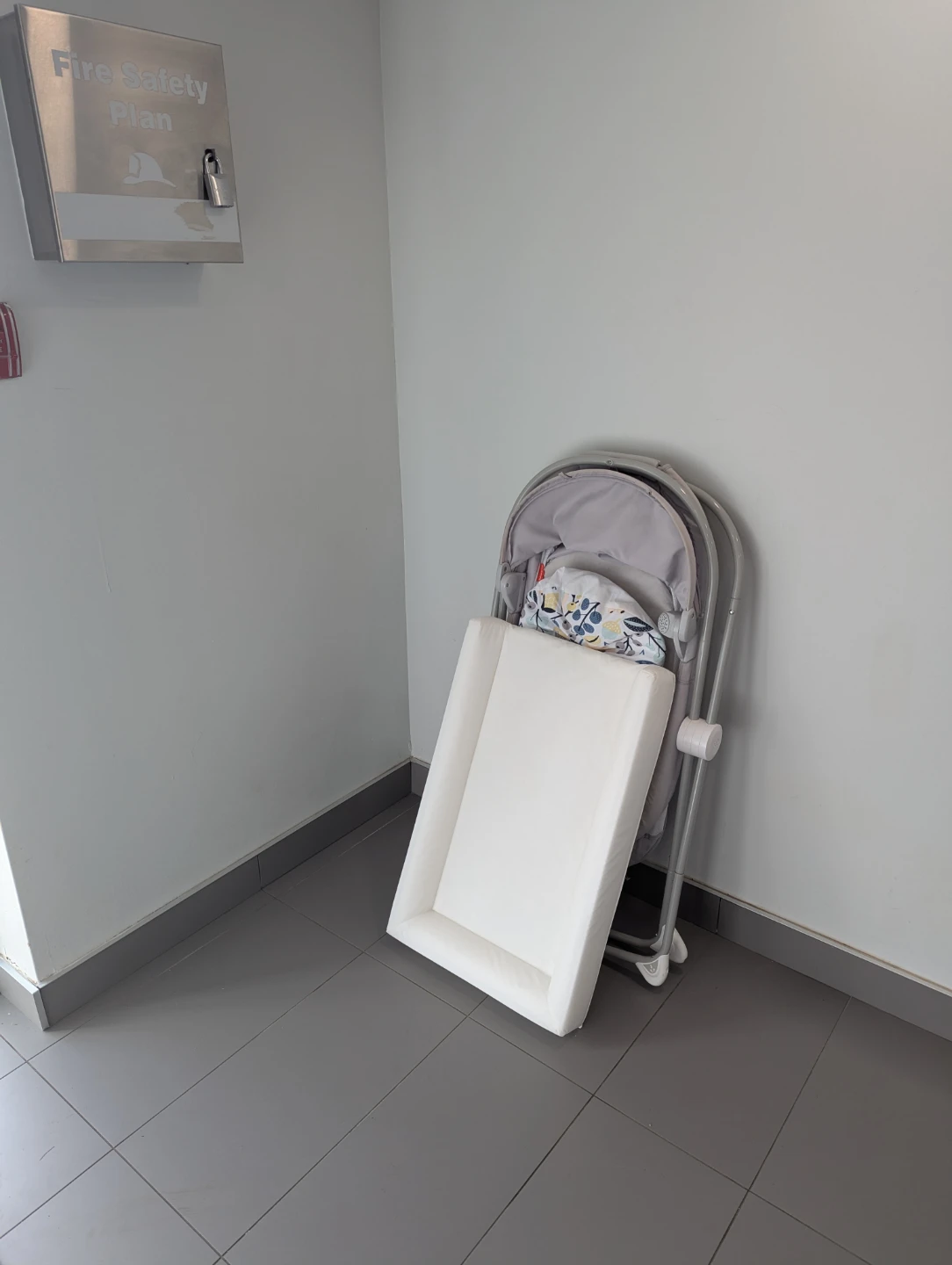 Baby Bassinet and Changing Pad - photo 2
