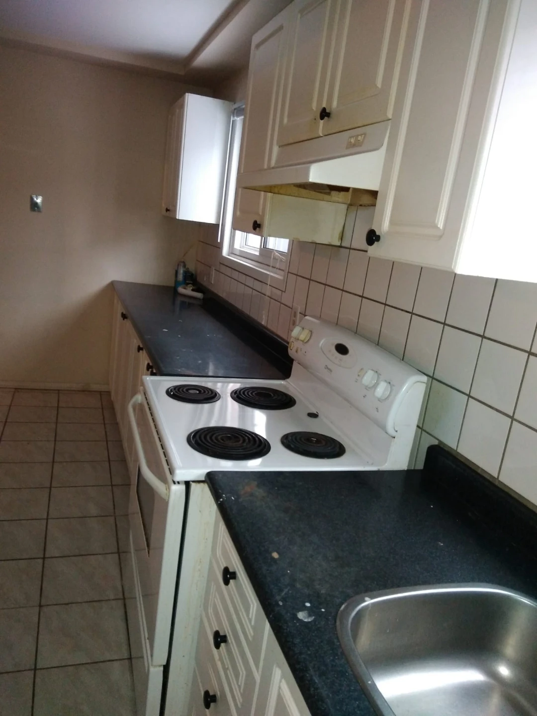 2 bedroom 1 bathroom basement for rent - photo 3