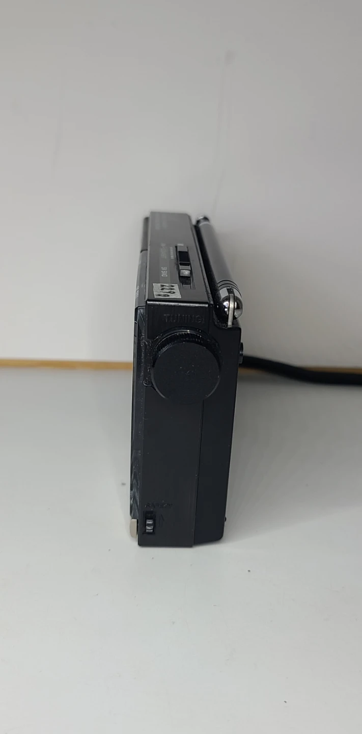 Realistic DX-342 Small Radio AM/FM/SW - Mint Condition! - photo 5