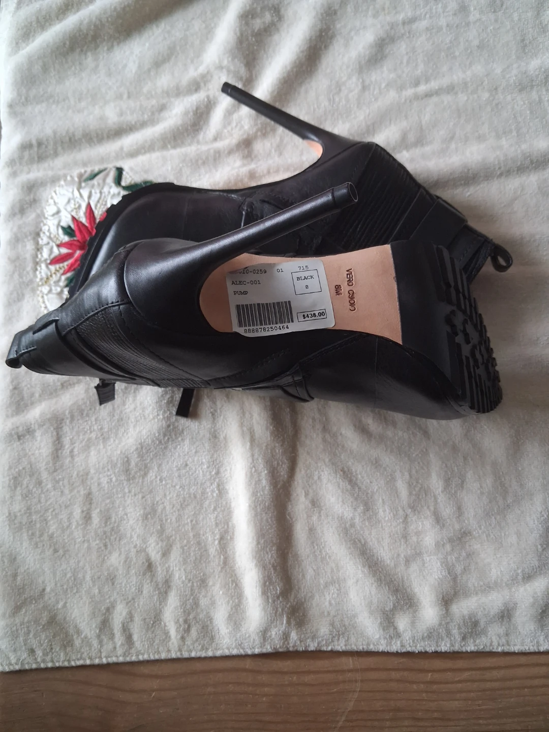 Vince Camuto Black Leather Pointed Toe- Size 8M - photo 2