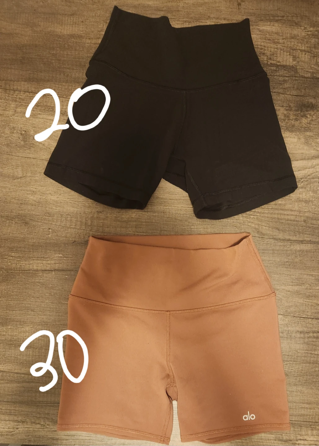 Size 4/Small Biker Shorts (Aritzia Golden and Alo)